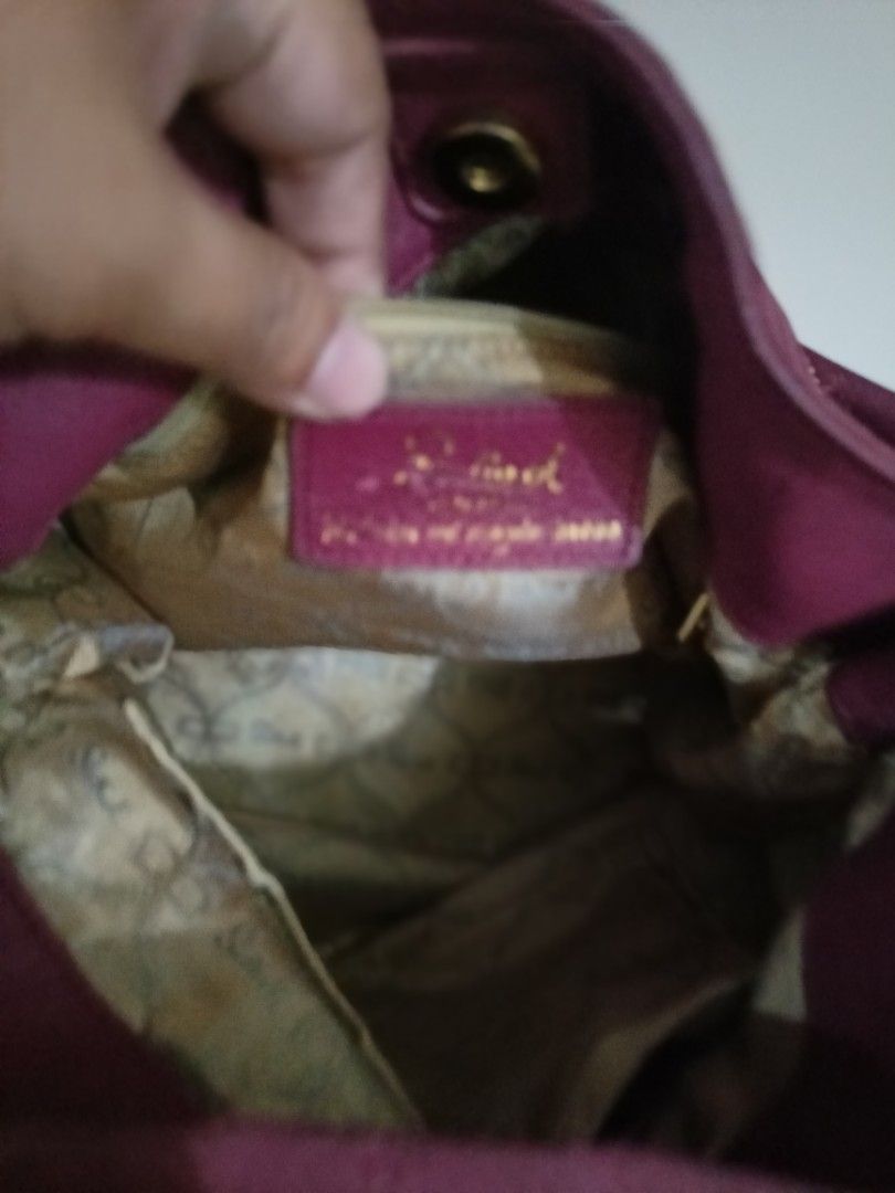 Salad (Category: Shoulder Bags) located in Manila. Submitted by ms.zhutil (Listing ID 1462690908, Image 3). Description: authentic Salad genuine leather hobo bag in a rich burgundy or dark magenta shade.