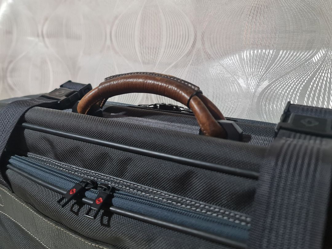 Samsonite Briefcase Laptop Bag (Category: Briefcases) located in Tarlac. Submitted by jeremiah.curator.2026 (Listing ID 1462712514, Image 3). Description: - Dark grey Samsonite briefcase - Padded compartment for laptop - Multiple pockets for organization - Genuine leather handle and trim - Smooth, reliable zippers - Clean interior - Ideal for work or travel.