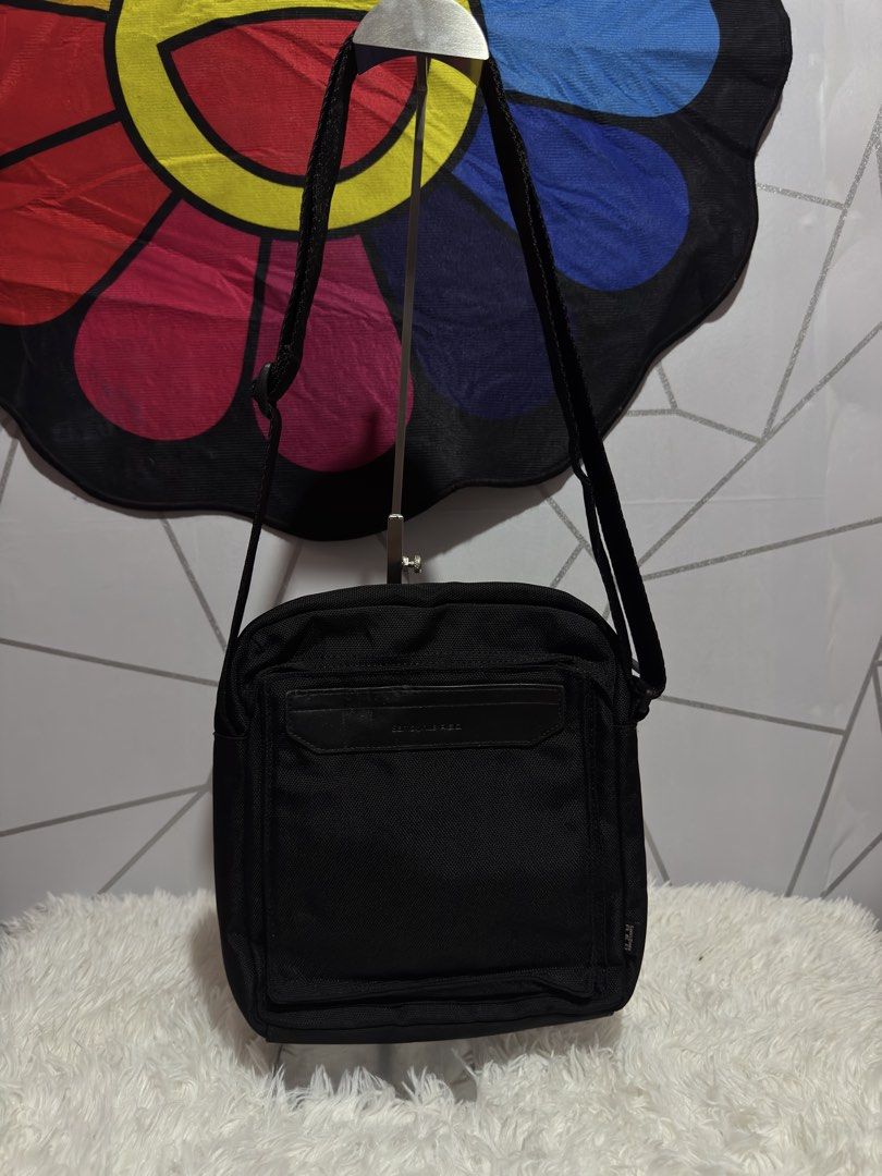 SAMSONITE Red (Category: Cross-body Bags) located in Cagayan de Oro. Submitted by akidomingo088 (Listing ID 1462761701, Image 1). Description: .
