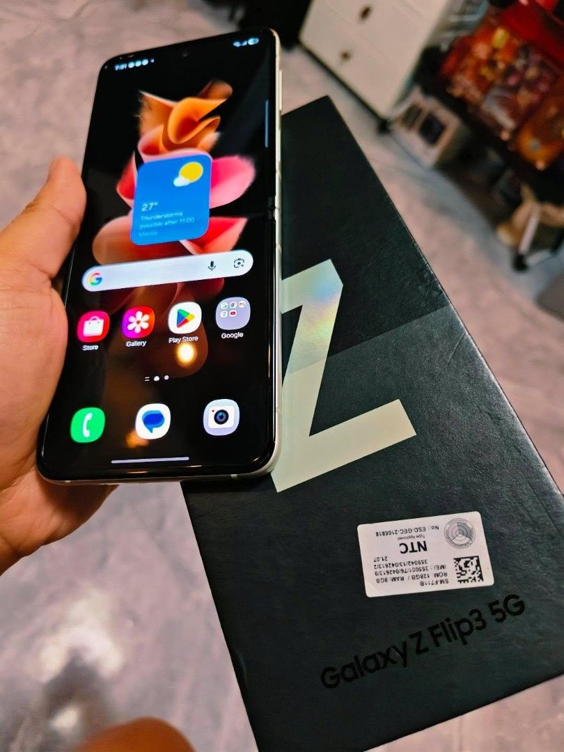 Samsung flip 3 5g (Category: Samsung) located in Malabon City. Submitted by haileysmit70567 (Listing ID 1462786345, Image 1). Description: 12990 For sale or swap s 13promax Complete almost brandnew condition Original samsung flip 3 5g 128 storage 8gbram Super bilis snapdragon 888 5g Foldable Dynamic AMOLED 2X, 120Hz, HDR10+, 1200 nits (peak) Gorilla glas victuz Complete with box all orig Unused charger inside kaw una gagamit Lcd can pass as brand