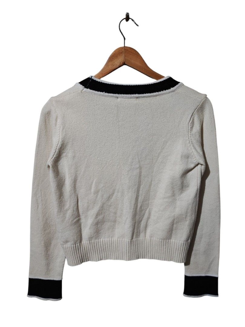 SANDRO PARIS TWO-TONE KNITTED CARDIGAN (Category: Coats, Jackets and Outerwear) located in Iloilo. Submitted by gooddimes (Listing ID 1462860111, Image 2). Description: Sandro Paris Two-Tone Knitted Cardigan Authentic With two front pockets Size on tag: 2 Dimes: 17Wx18.5L Issue/s: None, need wash Color rate: 9.8/10 Excellent condition ₱1,500 Reminders: - All items are thrifted, please manage your expectations - Color may vary due to lighting - Pl