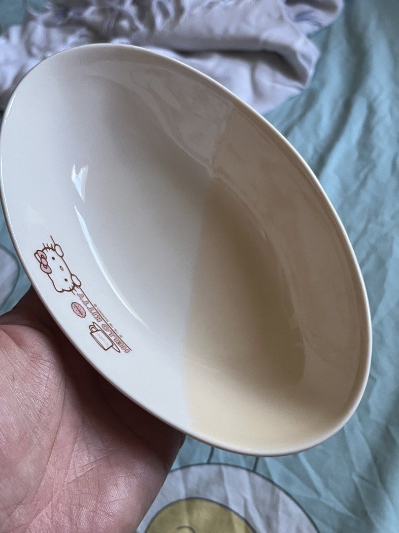 Sanrio 2006 hello kitty ceramic oval snack bowl (Category: Dinnerware & Cutlery) located in Paranaque City. Submitted by bonsaiart (Listing ID 1462734207, Image 2). Description: Stored Brand: Sanrio Good as new No box 850(fixed) +sf Payment via paymaya/ gcash No to meetup No to cop / cod Shipping via j&t only No breaking of set or bundle.