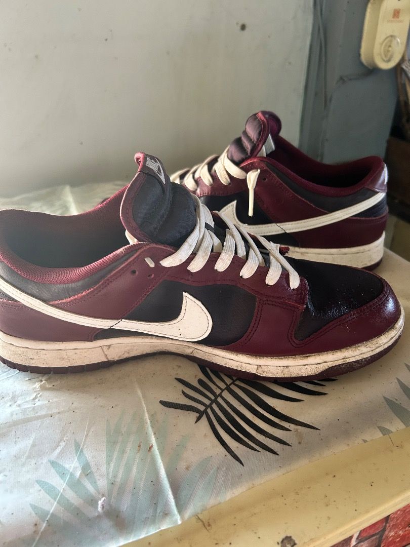 Sb dunks beetroot (Category: Sneakers) located in Caloocan City. Submitted by badongkadongs (Listing ID 1462685065, Image 3). Description: Sb dunks beetroot good conditio .