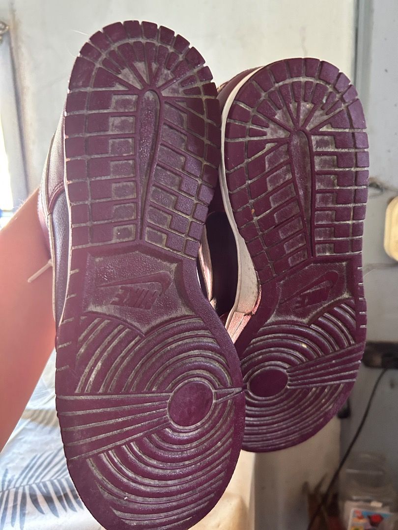 Sb dunks beetroot (Category: Sneakers) located in Caloocan City. Submitted by badongkadongs (Listing ID 1462685065, Image 2). Description: Sb dunks beetroot good conditio .