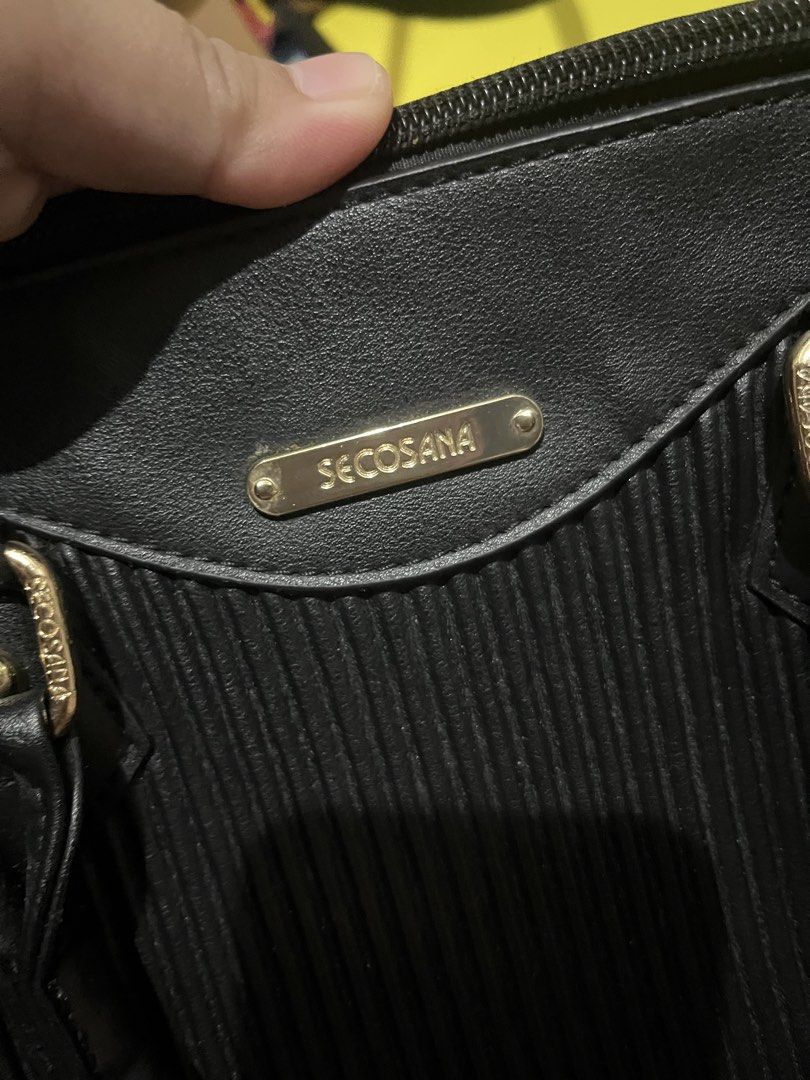SECOSANA hand/sling bag (Category: Shoulder Bags) located in Quezon City. Submitted by infinitineph2011 (Listing ID 1462745603, Image 2). Description: can pass as brandnew!!! ang ganda pa niyan o.