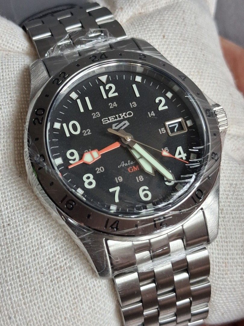 Seiko 5 GMT Japanese explorer - as pack (Category: Luxury Watches) located in Manila. Submitted by shoppernando (Listing ID 1462697173, Image 3). Description: seiko 5 GMT for sale as pack SSK023K1 - BLACK EXPLORER SSK059K1 - WHITE EXPLORER AUTOMATIC MOVEMENT INTERNATIONAL RELEASE (NOT JDM) LOCAL WARRANTY FROM LOCAL AD LOC: MAKATI SHIPPING AVAILABLE NATIONWIDE TRU LBC COP.