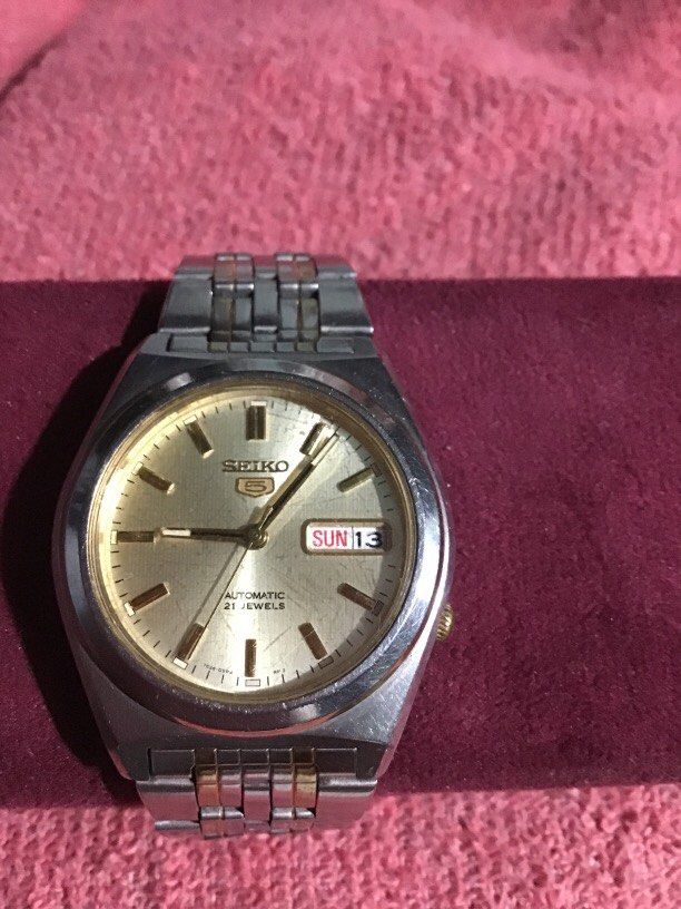 Seiko 7s26-02eo automatic (Category: Men's Watches) located in Baguio. Submitted by agozun61 (Listing ID 1462878678, Image 2). Description: Seiko5 automatic watch featuring a distinctive gold sunburst dial and a two tone link bracelet..