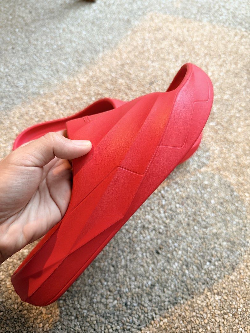 Selkirk Slides - Red (Category: Slippers & Slides) located in Davao. Submitted by hi_everythingmustgo (Listing ID 1462878166, Image 2). Description: .