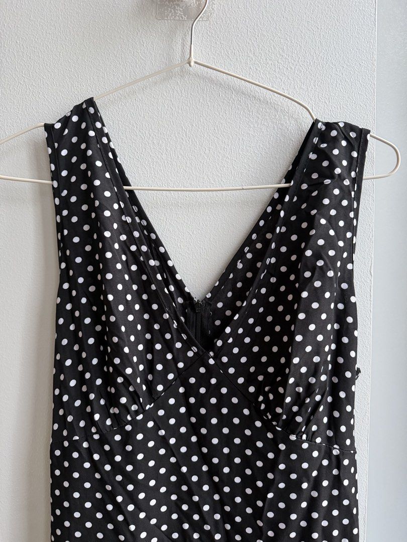 SHEIN Black Polka Dot Maxi Dress (Category: Dresses) located in Makati City. Submitted by ariannelaz54133 (Listing ID 1462835774, Image 2). Description: - Black maxi dress with white polka dots - V-neckline with front zipper closure - Sleeveless design - Comfortable and flowy material - Versatile for casual outings or dressing up.