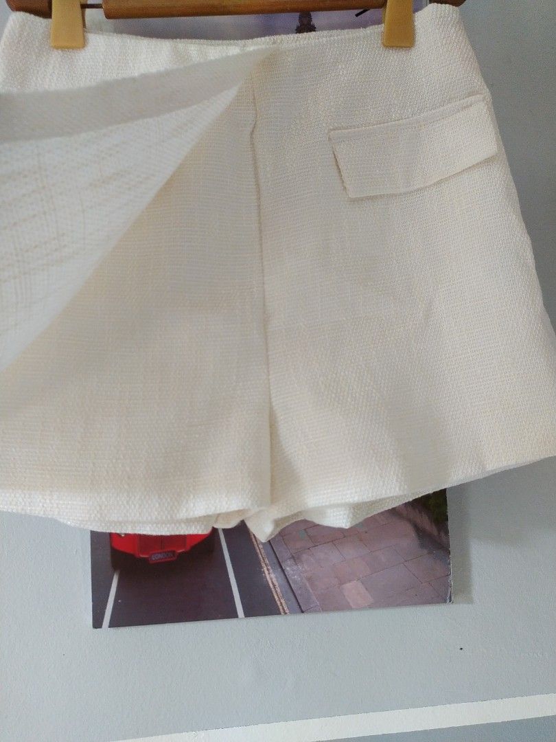 Shein medium short (Category: Shorts) located in Manila. Submitted by timtam04 (Listing ID 1462681477, Image 3). Description: .