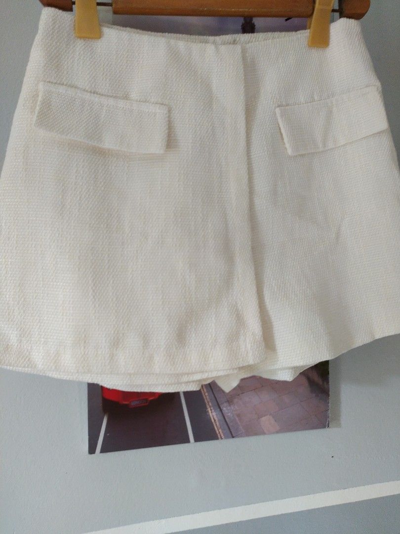 Shein medium short (Category: Shorts) located in Manila. Submitted by timtam04 (Listing ID 1462681477, Image 1). Description: .