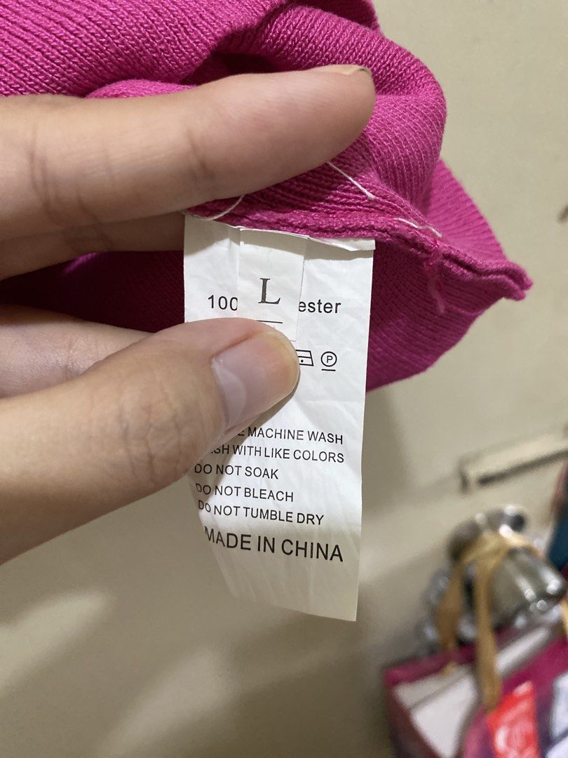 SHEIN Pink Knit Cropped Top Size L (Category: Blouses) located in Pasig City. Submitted by alaineeeee (Listing ID 1462771373, Image 2). Description: - Cute pink knit top - Short sleeves & crew neck - Cropped style - Size L - Made in China - Great for casual wear.