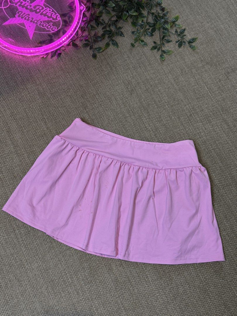 Shein Sport Skorts SP107 (Category: Activewear) located in Naga. Submitted by ubi04 (Listing ID 1462704335, Image 2). Description: With washable dirt at the back.