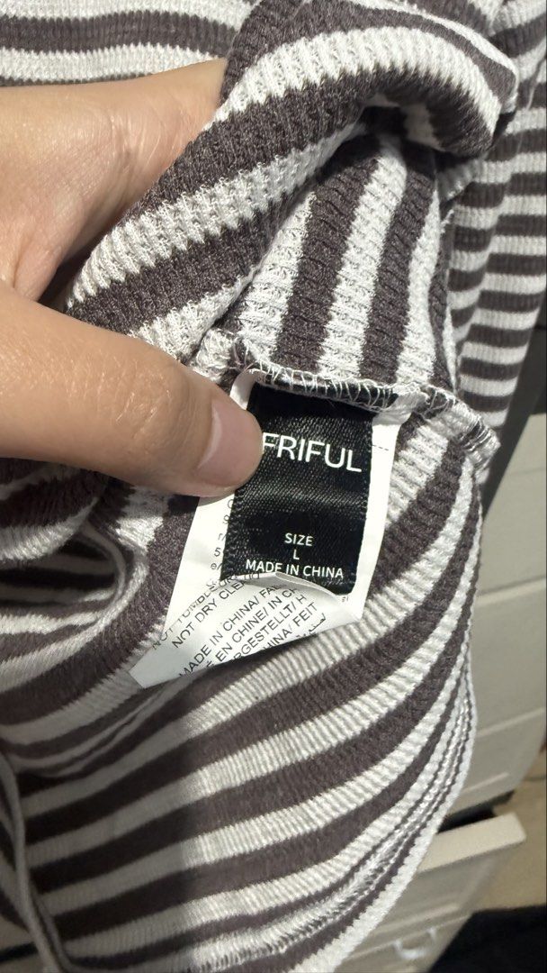 Shein Turtle Neck Sweater (Category: Longsleeves) located in Quezon City. Submitted by dinesaur (Listing ID 1462824228, Image 2). Description: .