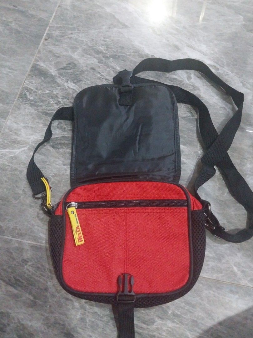 Shell helix (Category: Sling Bags) located in Bukit Rotan. Submitted by mohd_nurulhaq (Listing ID 1462848345, Image 3). Description: shell helix slingbag... price incl postage....