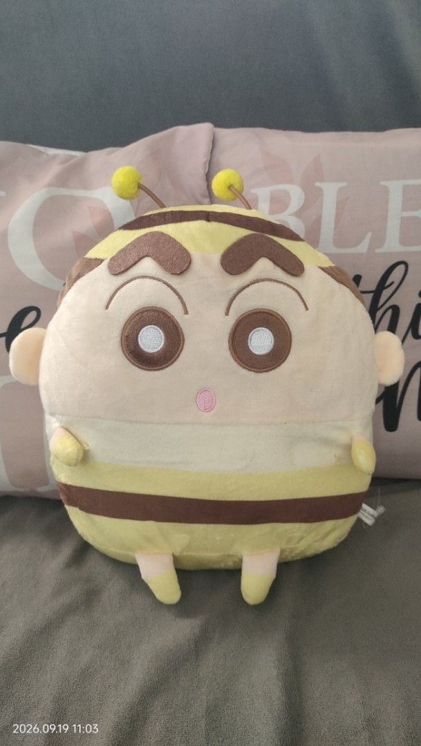 Shinchan Bee Plush Pillow Cushion (Category: Plushies & Soft Toys) located in Las Pinas. Submitted by maple0305 (Listing ID 1462718951, Image 1). Description: - Adorable Shinchan plushie dressed as a cute bee. - Super soft and squishy, perfect for cuddling. - Doubles as a charming decorative pillow. - Ideal gift for Shinchan enthusiasts and bee lovers. - Comes with the original tag attached..