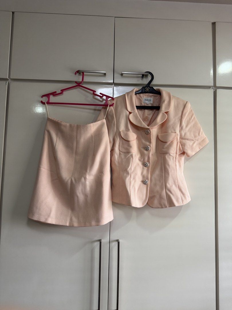 Short sleeved suit (Category: Sets or Coordinates) located in Caloocan City. Submitted by redkooky (Listing ID 1462705804, Image 3). Description: Shoulder 38cm Chest 92 cm Waist 62 l-70 Skirt length 48cm Hips 94 cm.