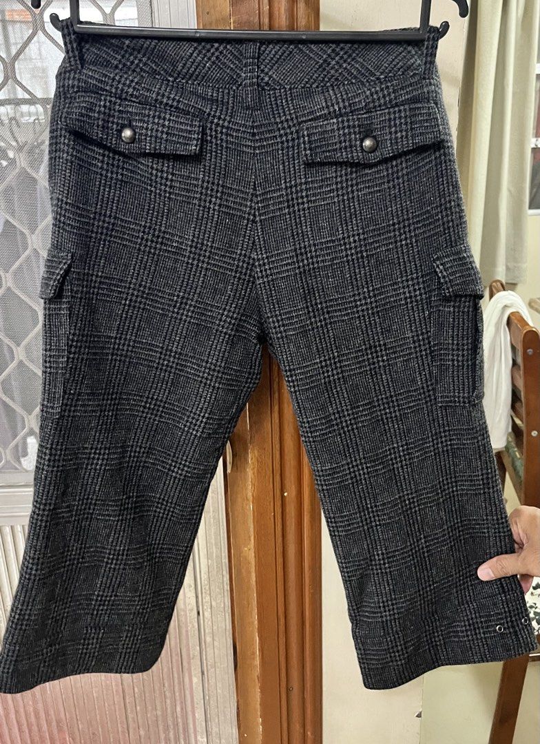 Short tokong (Category: Shorts) located in Bacoor. Submitted by ayit. (Listing ID 1462783911, Image 2). Description: - Brand: The Scotch House - Type: Short Tokong - Size: 38 (M/UK 10/US 26) - Color: Dark Gray/Black Plaid - Features: Cargo pockets, button details on back pockets - Condition: Good (Layered Condition 3) - Meetup Location: Citta Italia Subdivision, Bacoor, Cavite.