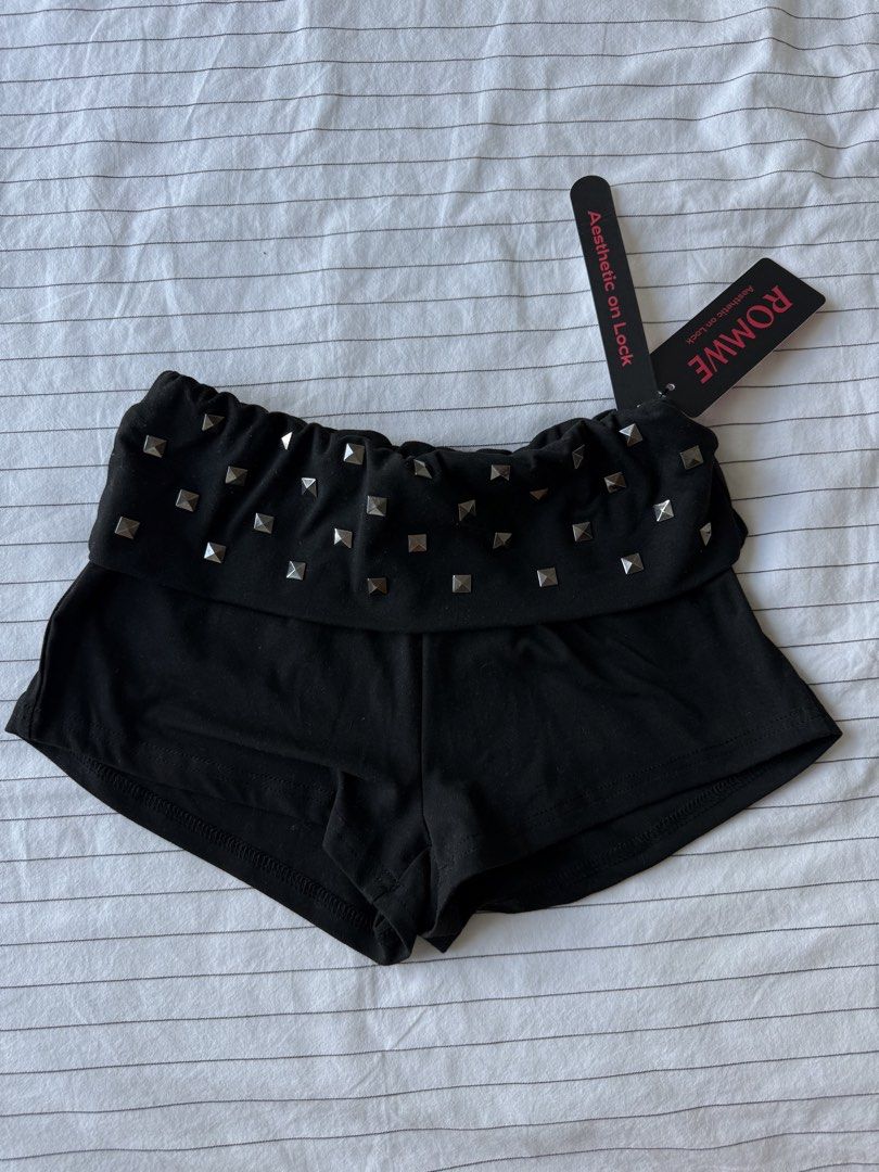 Shorts (Category: Shorts) located in Taguig. Submitted by liapol2710 (Listing ID 1462711805, Image 1). Description: .