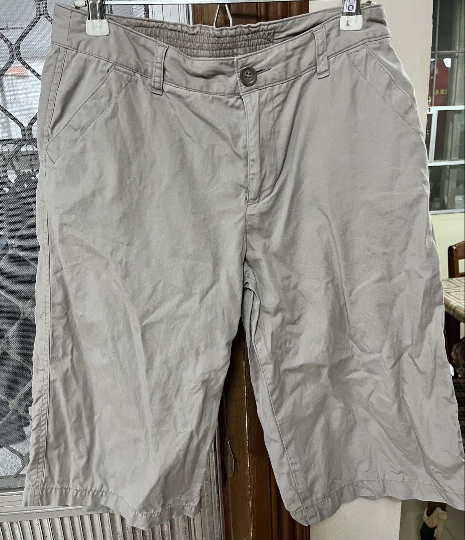 Shorts (Category: Shorts) located in Bacoor. Submitted by ayit. (Listing ID 1462782504, Image 1). Description: - Size: M (EU 38/UK 10/US 26) - Color: Light Gray - Features: Elastic waistband, front and back pockets - Style: Casual, versatile.
