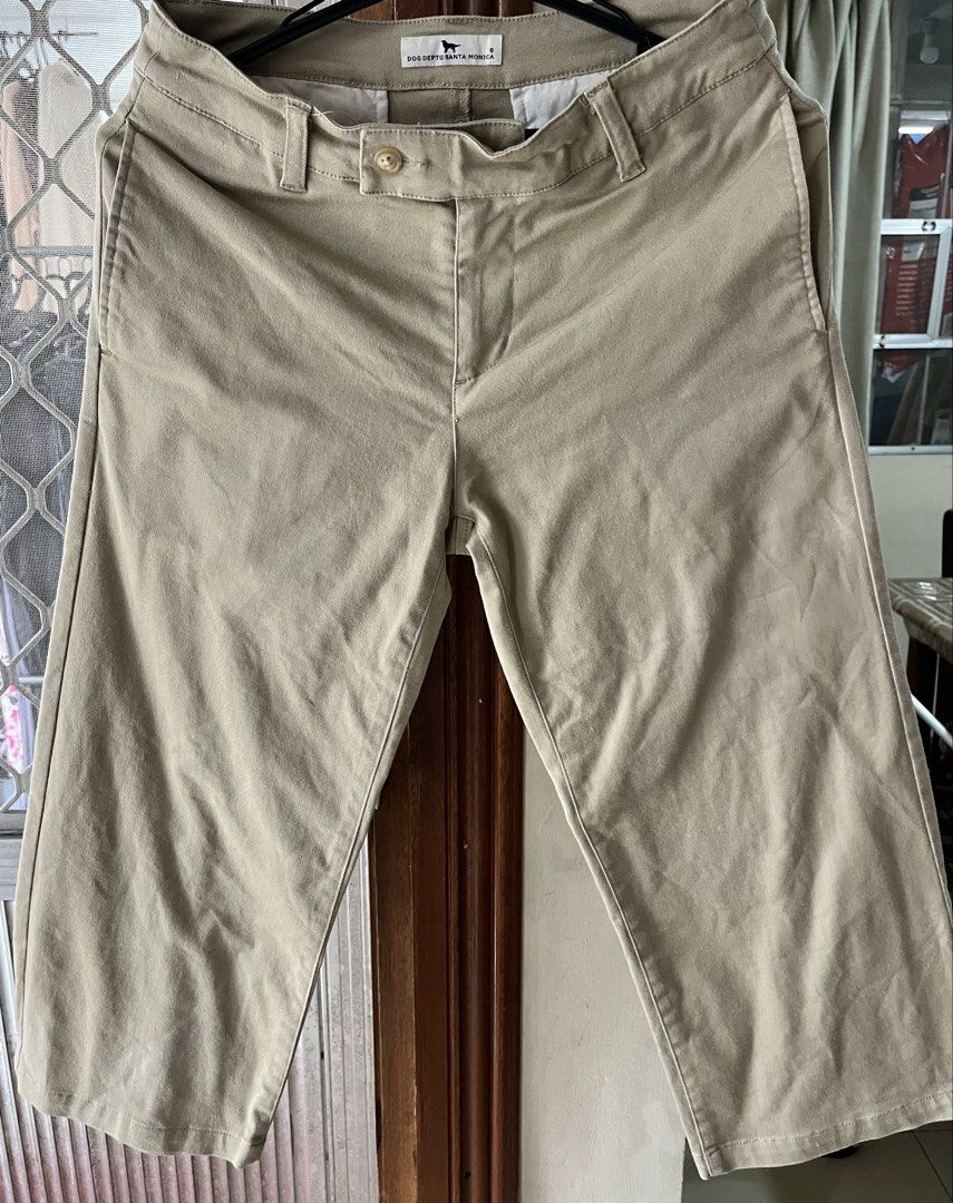 Shorts /tokong (Category: Other Bottoms) located in Bacoor. Submitted by ayit. (Listing ID 1462745904, Image 1). Description: Med fit - Tokong shorts - Size: Medium (EU 38 / UK 10 / US 26) - Color: Khaki - Condition: Good - Brand: Other Brands - Perfect for casual wear.