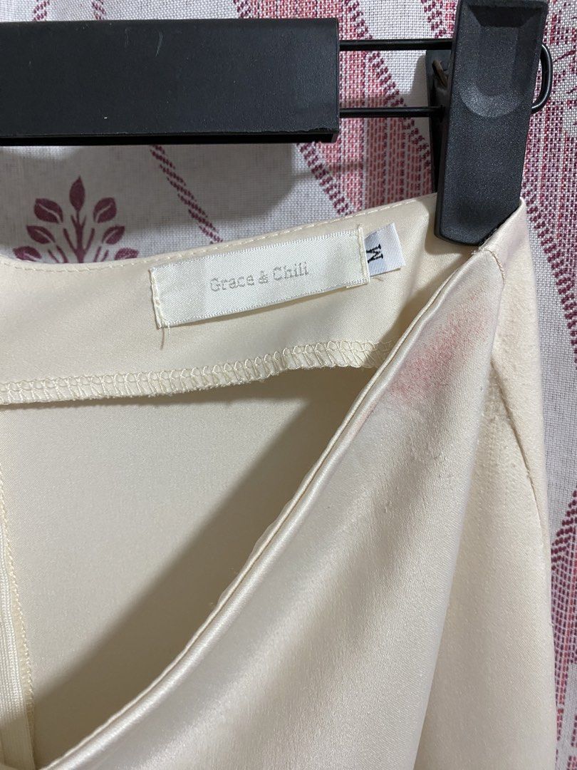 Silk Cream Skirt 🤍 (Category: Skirts) located in Tanza. Submitted by vhies_closet24 (Listing ID 1462729800, Image 2). Description: Only used a few times. Please see the photos for the actual condition of the skort. Not recommended for buyers who are particular about minor signs of use..