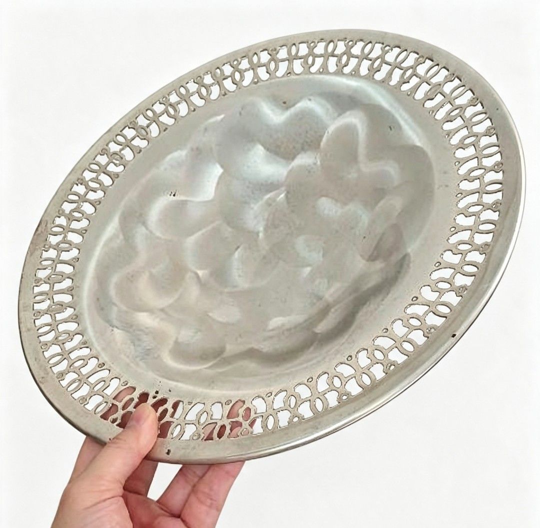Silver Candy Tray (Category: Vases & Decorative Bowls) located in Bulacan. Submitted by gjeen (Listing ID 1462827740, Image 2). Description: *metal.