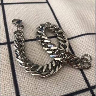 (Category: ) located in . Submitted by buysellcloset (Listing ID 1462845729, Image 1). Description: .