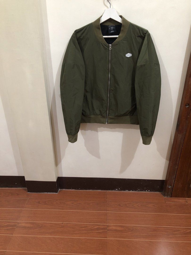 Skechers Green Bomber Jacket (Category: Coats, Jackets and Outerwear) located in Oas. Submitted by alithrifthunter (Listing ID 1462721185, Image 2). Description: .