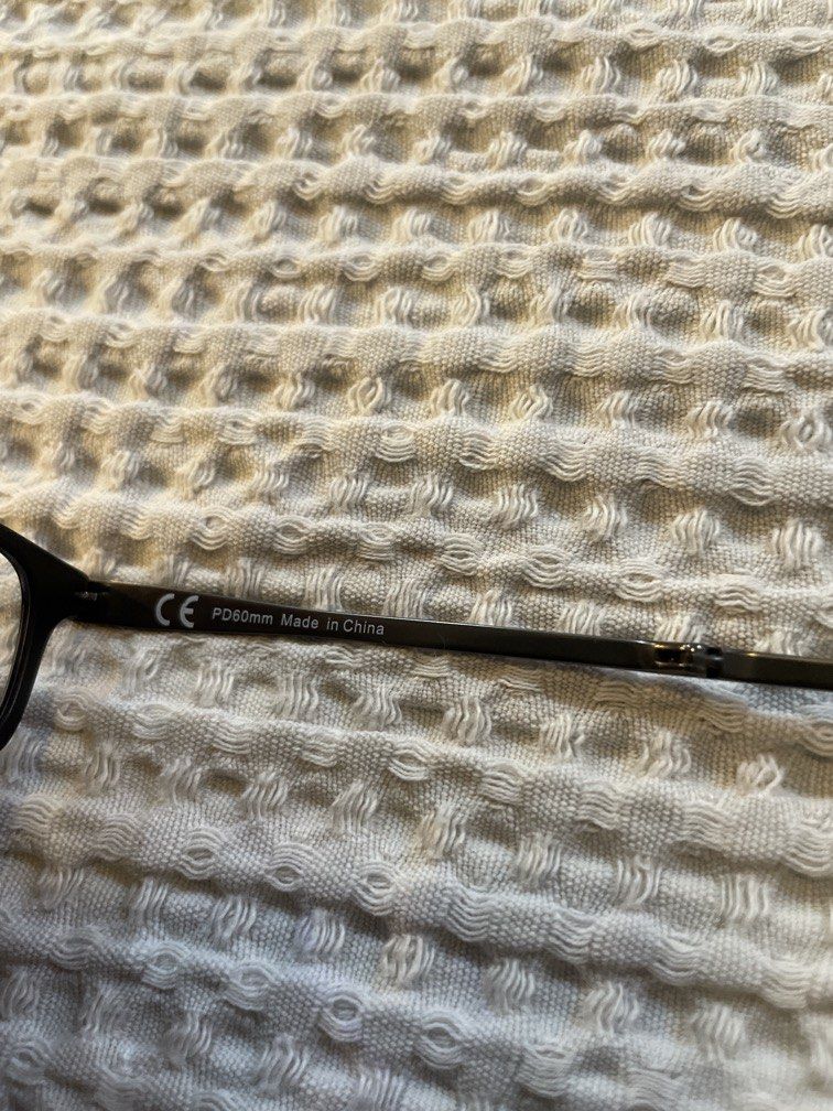 Skyoak 2204 C1 Rectangular Folding Reading Glasses — Matte Black (Size 47-19-140) (Category: Sunglasses & Eyewear) located in Las Pinas. Submitted by yourneighbortotoro (Listing ID 1462823512, Image 3). Description: Skyoak 2204 C1 Rectangular Folding Reading Glasses — Matte Black (Size 47-19-140) ✨ A sleek and practical pair of compact rectangular glasses featuring a foldable design, flexible hinges, and textured ear tips for easy storage and por