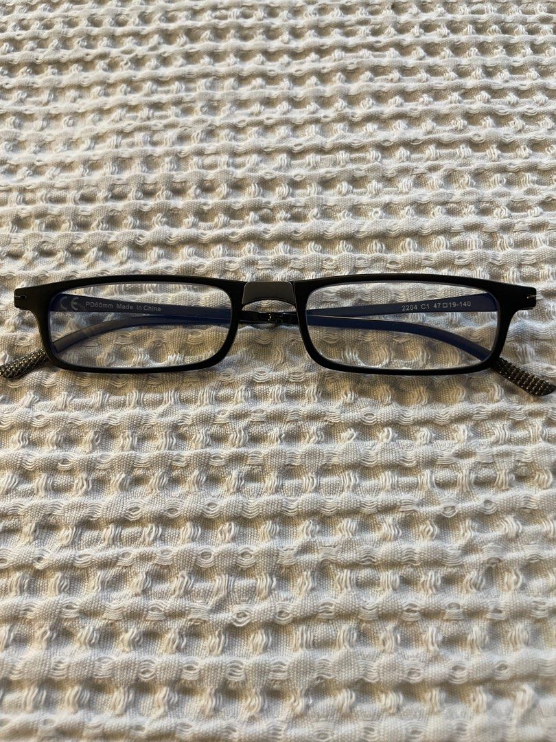 Skyoak 2204 C1 Rectangular Folding Reading Glasses — Matte Black (Size 47-19-140) (Category: Sunglasses & Eyewear) located in Las Pinas. Submitted by yourneighbortotoro (Listing ID 1462823512, Image 2). Description: Skyoak 2204 C1 Rectangular Folding Reading Glasses — Matte Black (Size 47-19-140) ✨ A sleek and practical pair of compact rectangular glasses featuring a foldable design, flexible hinges, and textured ear tips for easy storage and por