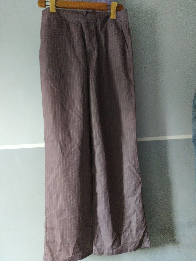 Slacks brown chequered medium (Category: Jeans) located in Manila. Submitted by timtam04 (Listing ID 1462692758, Image 1). Description: waistline 30 buy1take1.