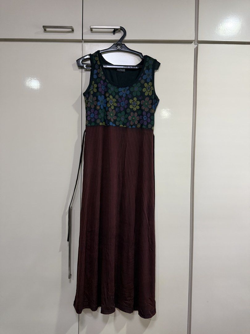 Sleeveless long dress (Category: Dresses) located in Caloocan City. Submitted by redkooky (Listing ID 1462736414, Image 1). Description: Stretchable Length 116cm Chest 86cm unstretch.