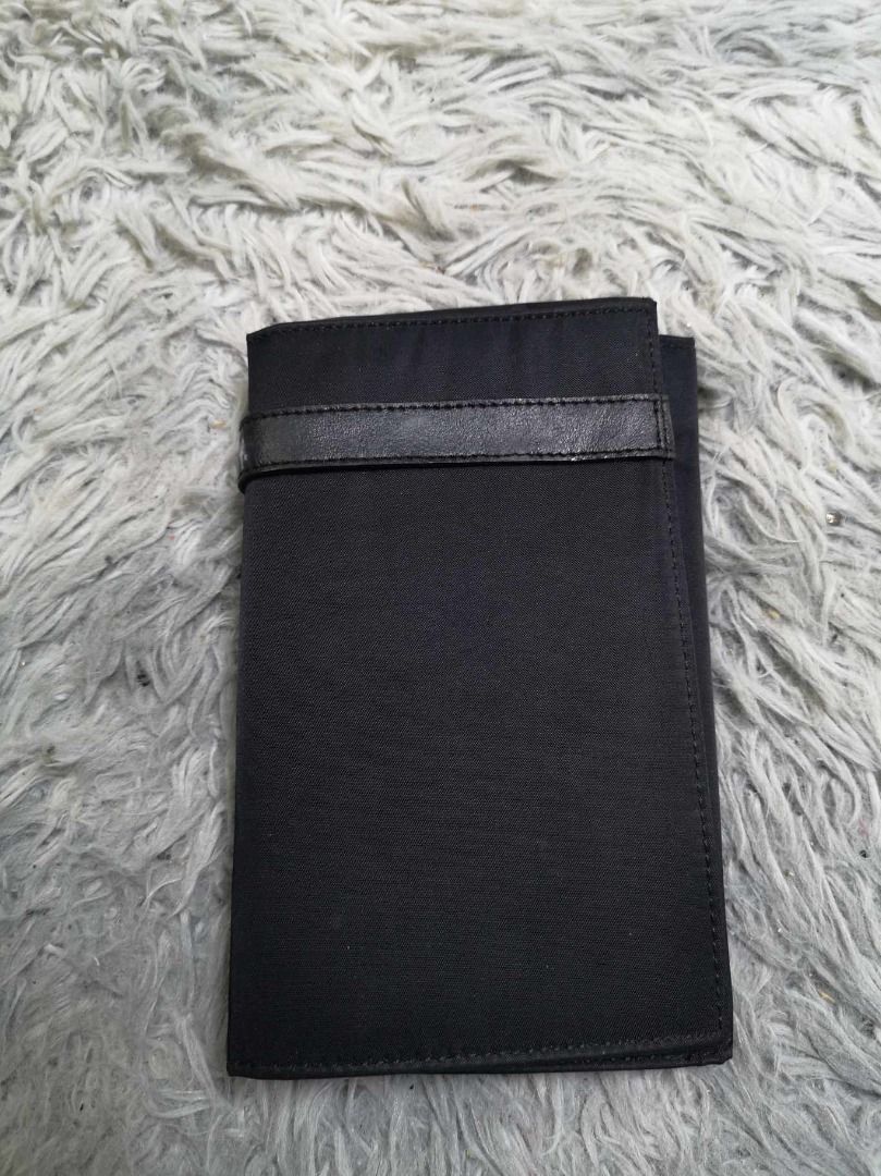 Slim Case With Fold Over Flap Card Holder (Category: Wallets & Card Holders) located in Santa Cruz. Submitted by jmy_surplus.2 (Listing ID 1462685201, Image 1). Description: Size ; L - 5.3 W - 8 Color ; Black Type ; Card Holder Brand ; No brand Material ; Nylon Style ; Black Card Holder LR 129 JMY 5 Batch #222.