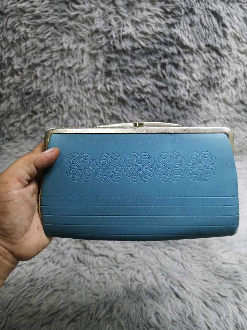 Slim Case With Fold Over Flap Card Holder (Category: Wallets & Card holders) located in Santa Cruz. Submitted by jmy_surplus.2 (Listing ID 1462685313, Image 3). Description: Size ; L - 5.3 W - 8 Color ; Black Type ; Card Holder Brand ; No brand Material ; Nylon Style ; Black Card Holder LR 129 JMY 5 Batch #222.