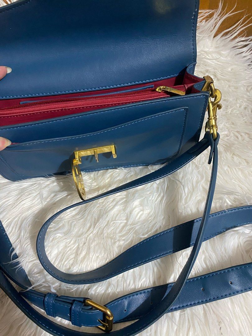 Sling/kili bag✨ (Category: Cross-body Bags) located in Bulacan. Submitted by Spothings (Listing ID 1462865616, Image 3). Description: Fix price Leather bag Sling bag or kili bag Mop: gcash payment Loc: Balagtas bulacan.