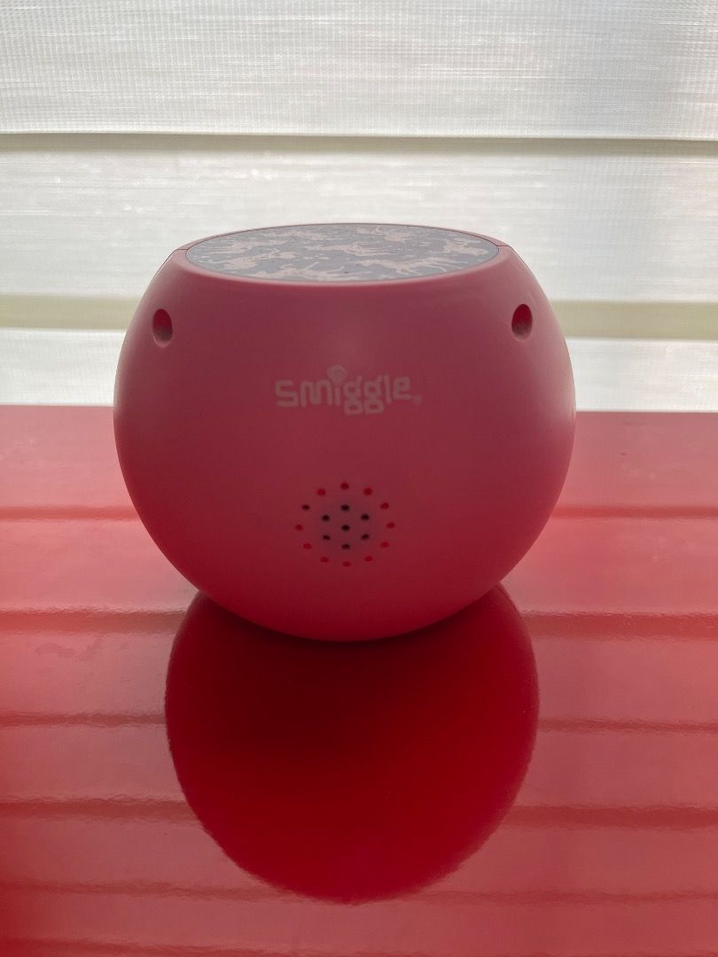 Smiggle Pink Unicorn Alarm Clock (Category: Clocks) located in Marikina City. Submitted by bezz_bezzy (Listing ID 1462806497, Image 3). Description: - Adorable pink Smiggle alarm clock - Features a charming unicorn and star design - Clear digital display for easy time reading - Ideal addition to any child's bedroom - Simple buttons for setting time and alarm.