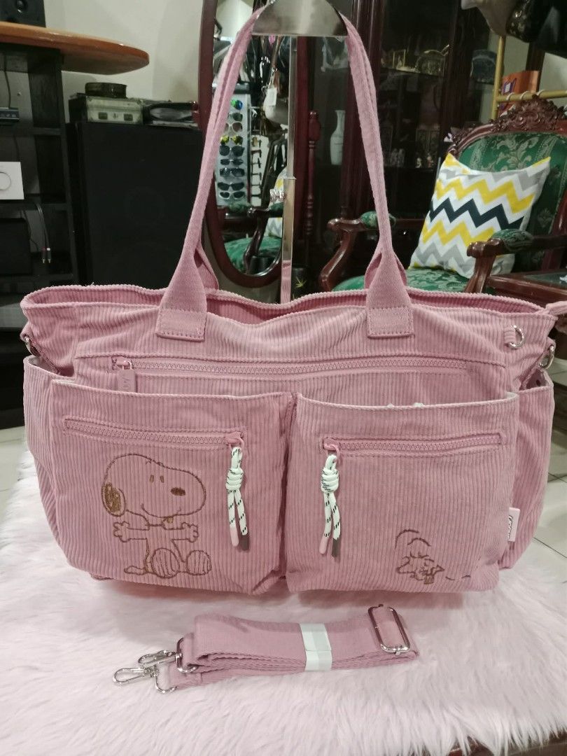 Snoopy Corduroy Tote Bag (Category: Tote Bags) located in Pasig City. Submitted by janalopez904 (Listing ID 1462864212, Image 1). Description: - Adorable pink corduroy tote bag featuring a Snoopy design. - Multiple convenient pockets on the front for easy access. - Includes a long strap for comfortable shoulder or crossbody wear. - Ideal for everyday use, offering ample space for your essentials..