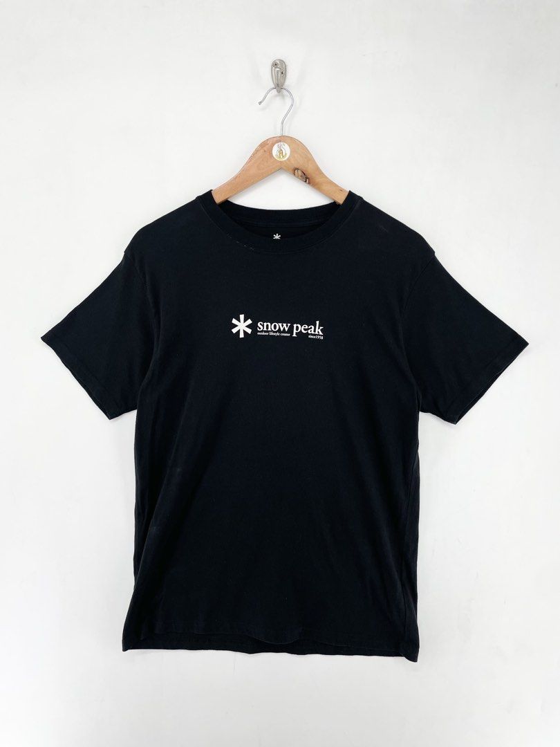 Snow Peak Soft Cotton Logo Shirt (Category: Tshirts & Polo Shirts ) located in Mandaluyong City. Submitted by armrhts (Listing ID 1462703446, Image 1). Description: Size: Medium Dimensions(inches) •Width: 19" •Length: 27" •Pit to Cuff: 4.5" Issue/s: -Swipe detailed Pics .