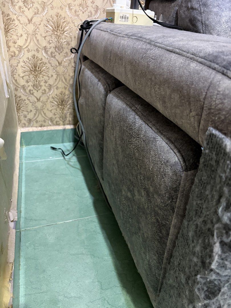 Sofa (Category: Sofas) located in Shah Alam. Submitted by rentwithdua (Listing ID 1462833670, Image 3). Description: Hi, nak letgo sofa U-Shape Cleaning and Lori diuruskan sendiri. Original Price - RM5,xxx.