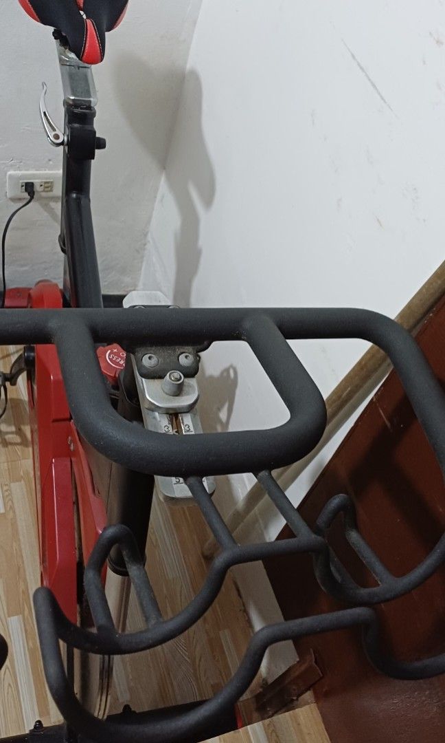 Sole SB 700 (Category: Cardio & Fitness Machines) located in Manila. Submitted by leolisa_1026 (Listing ID 1462711486, Image 1). Description: Heavy duty stationary bike.