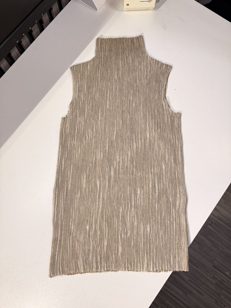 Specchio Pleats (Category: Activewear) located in Bulacan. Submitted by jomar_0705 (Listing ID 1462691181, Image 1). Description: Specchio Pleats.