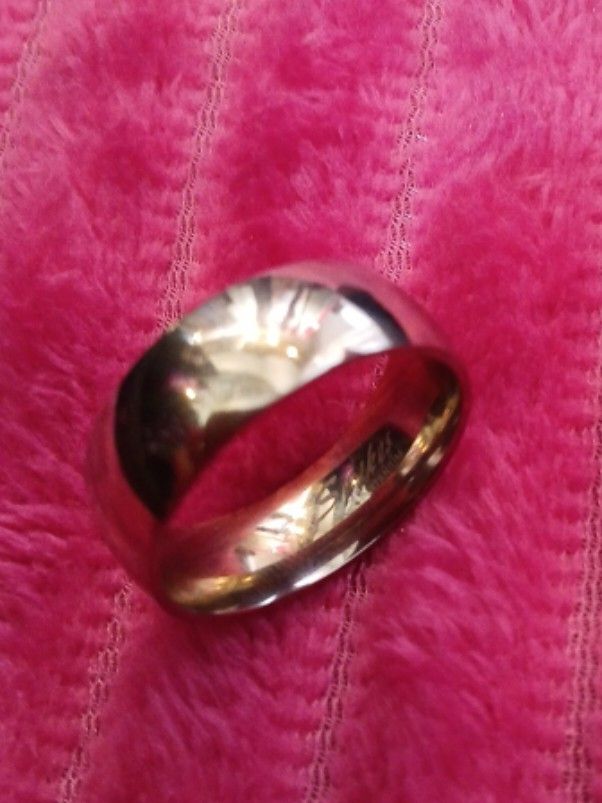 Spikes Titanium - Gold Tone (Category: Jewelry) located in Davao. Submitted by ferdipt (Listing ID 1462730048, Image 2). Description: A simple, polished gold-toned metal band ring.