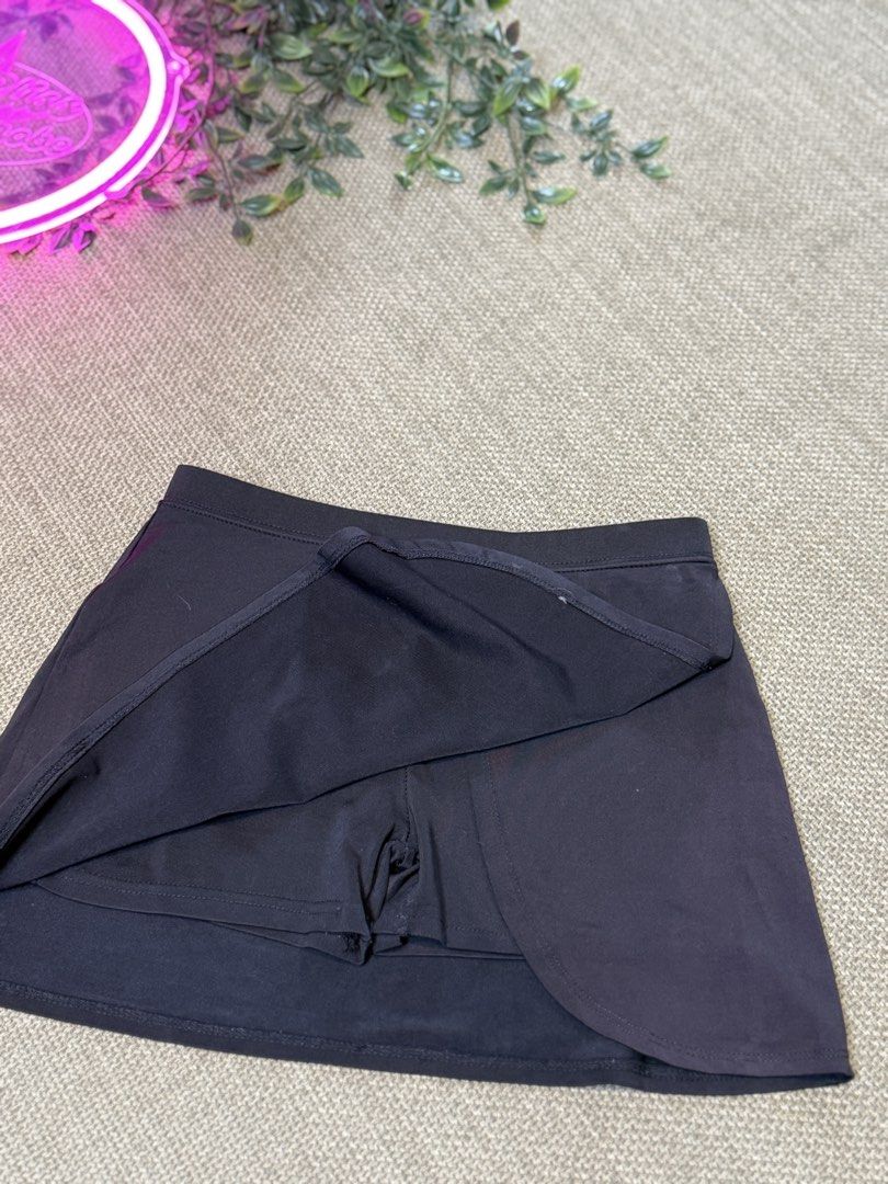 Sport Skorts SP128 (Category: Activewear) located in Naga. Submitted by ubi04 (Listing ID 1462727072, Image 3). Description: With washable dirt.