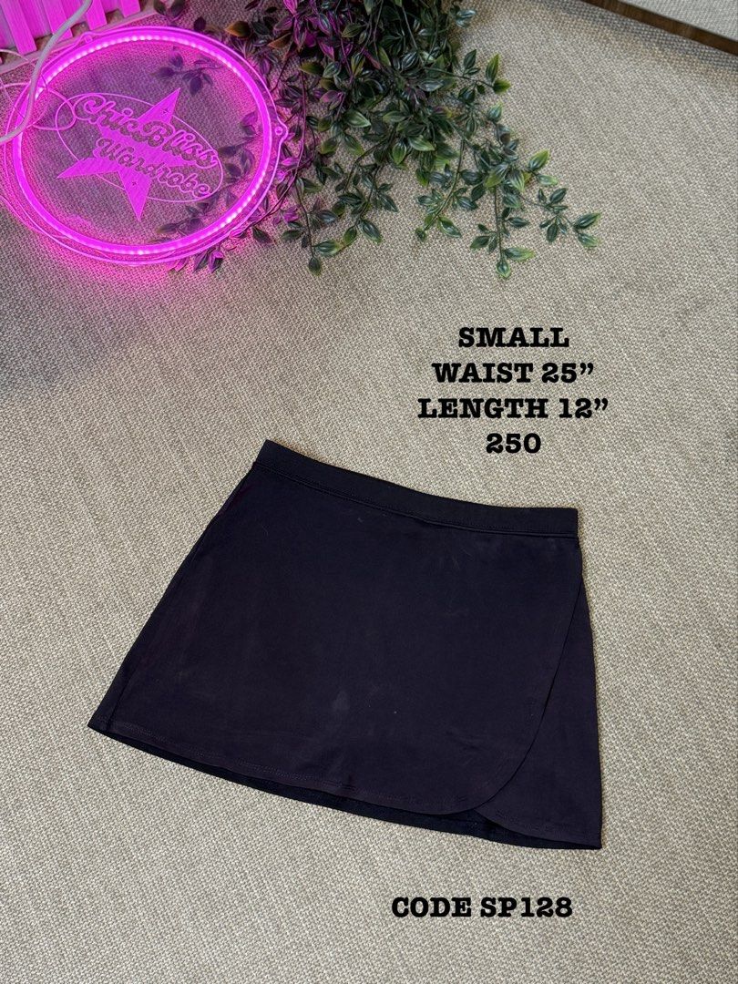 Sport Skorts SP128 (Category: Activewear) located in Naga. Submitted by ubi04 (Listing ID 1462727072, Image 1). Description: With washable dirt.