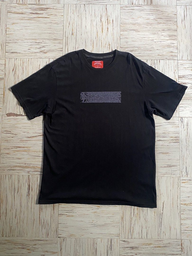 Sprayground Infinity Shark Black Tee XL (Category: Tshirts & Polo Shirts ) located in Balaoan. Submitted by jabez.finds (Listing ID 1462789413, Image 3). Description: Dimes: L - 31 inch W - 20 inch Authentic Sprayground tee ISSUE: Missing Rhinestones in front and back design 9/10 in great condition Price can be negotiable.
