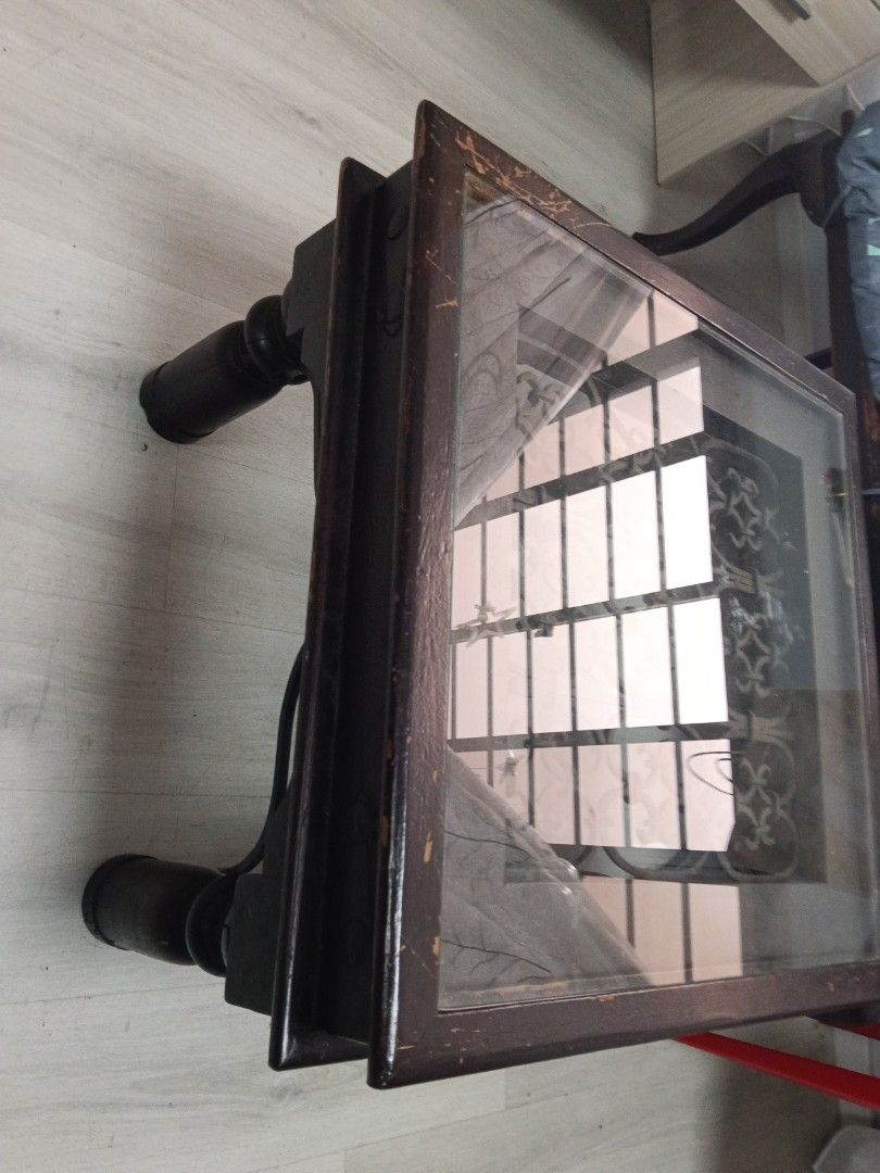 Square Table (Category: Tables & Sets) located in Singapore. Submitted by nisha_star (Listing ID 1462725635, Image 2). Description: heavy top glass negotiable.