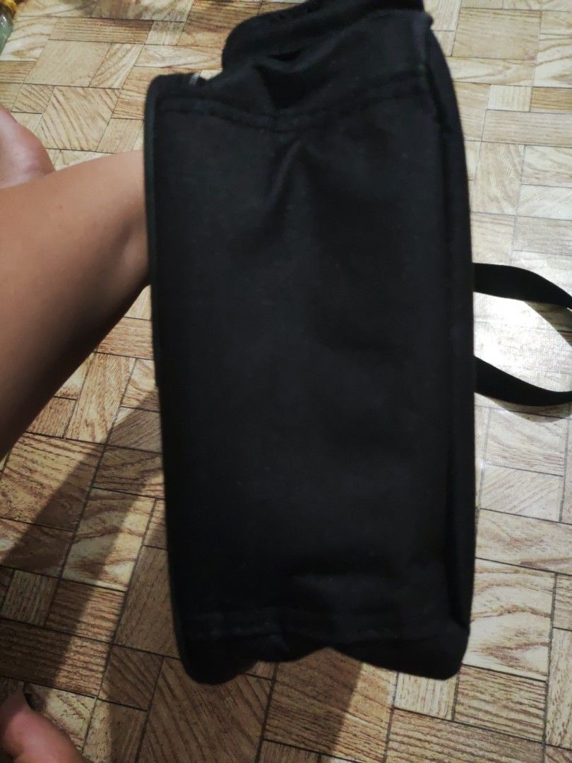 Star wars lunch bag (Category: Babies & Kids Fashion) located in Paranaque City. Submitted by jtaguirre (Listing ID 1462778895, Image 3). Description: - Stylish black lunch bag - Insulated grey interior to keep food cool - Convenient side mesh pocket - Secure zipper closure - Easy-to-carry top handles - Perfect for daily use and keeping meals fresh.