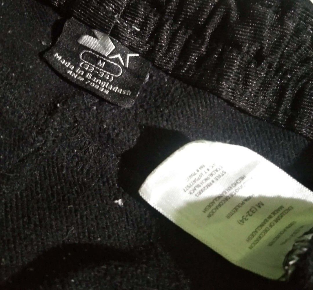 Starter Black Athletic Shorts Size M (32-34) (Category: Shorts) located in Quezon City. Submitted by aljonbermu25659 (Listing ID 1462743375, Image 1). Description: - Brand: Starter - Type: Athletic Shorts - Color: Black - Size: Medium (fits waist 32-34 inches) - Features: Elastic waistband with drawstring, side stripe detail - Origin: Made in Bangladesh - Ideal for: Sports, gym, or casual wear.