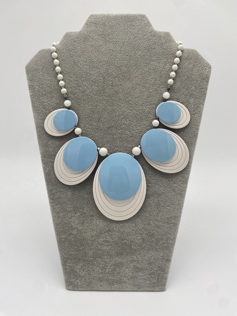 Statement lucite necklace (Category: Necklaces) located in Quezon City. Submitted by vintagebymatilde (Listing ID 1462818578, Image 1). Description: ⚜️Vintage Gran de Beaute geometric lucite fun statement necklace. 19” in length. Has weight. Sourced from Tokyo. DISCLAIMER All items posted are previously owned. They are all categorized as vintage, antique or preloved pieces hence lower your expectations as they are not altogether free of flaws. We